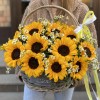 21 подсолнух с ромашкой в корзине