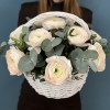 11 пышных ранункулюсов Ханой с эвкалиптом