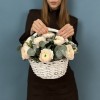 11 пышных ранункулюсов Ханой с эвкалиптом