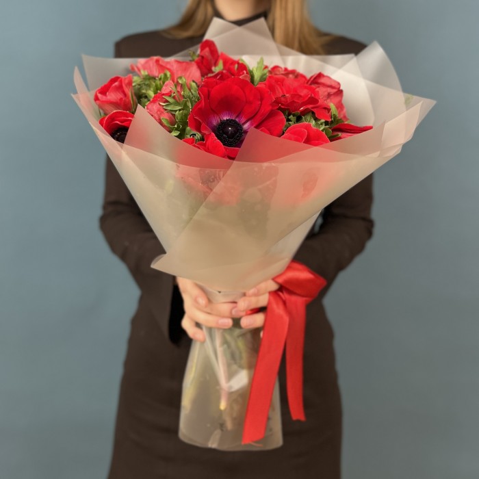 15 красных анемонов