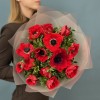 15 красных анемонов