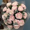 19 пышных розовых ранункулюсов с эвкалиптом