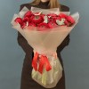 21 пышный красный Ранункулюс с эвкалиптом
