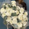 41 пышный белый Ранункулюс с эвкалиптом