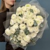 41 пышный белый Ранункулюс с эвкалиптом