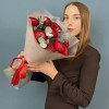9 пышных красных Ранункулюса с эвкалиптом