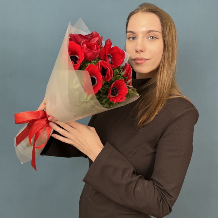9 ярких красных Анемонов