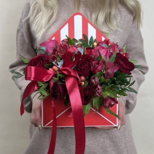 Букет дня в коробке Символ Любви