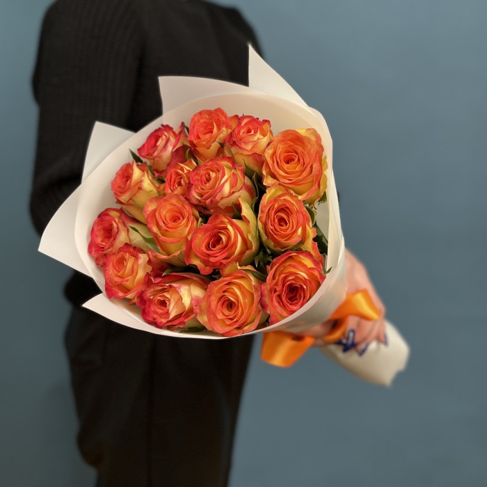 15 оранжево-желтых роз Инка 40 см