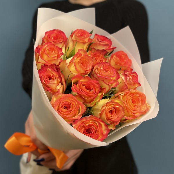 15 оранжево-желтых роз Инка 40 см