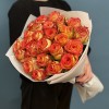 25 оранжево-желтых роз Инка 40 см