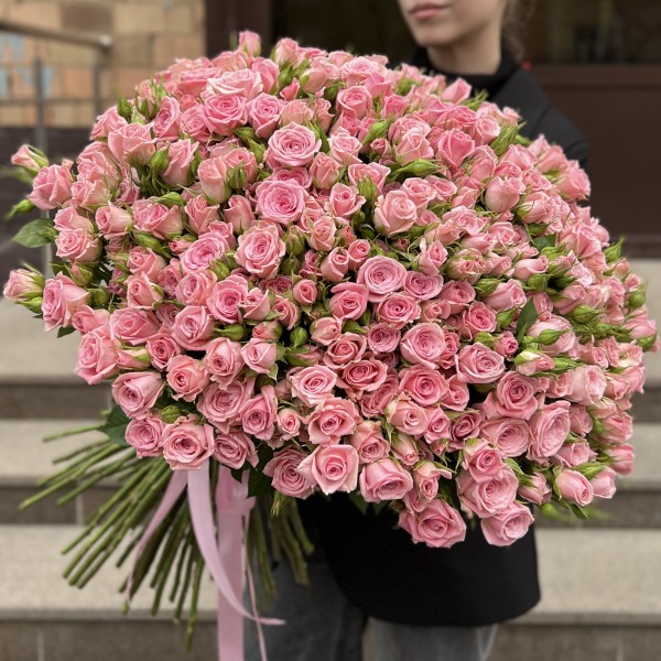 101 розовая кустовая роза Одилия 60 см