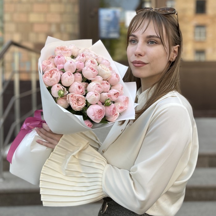 15 кустовых пионовидных роз Мансфилд Пинк Парк 50 см