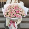 15 розовых кустовых роз динара 40 см