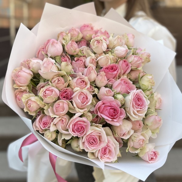 15 розовых кустовых роз динара 40 см