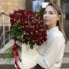25 красных кустовых роз Рубикон 60 см