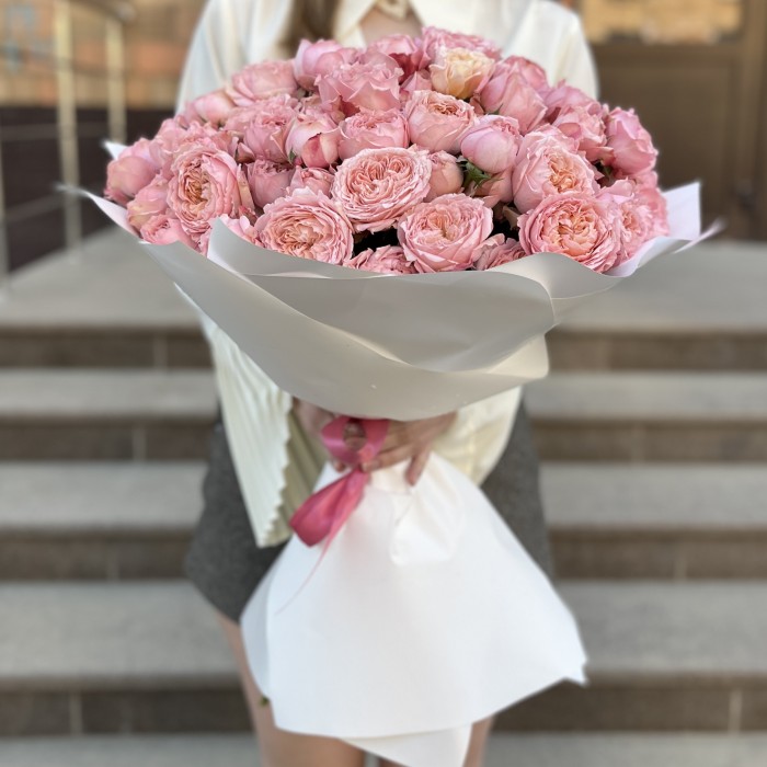 25 кустовых персиковых роз Джульетта 50 см