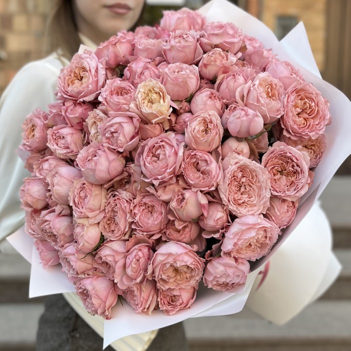 25 кустовых персиковых роз Джульетта 50 см