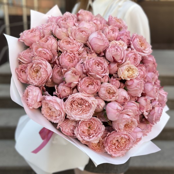 25 кустовых персиковых роз Джульетта 50 см