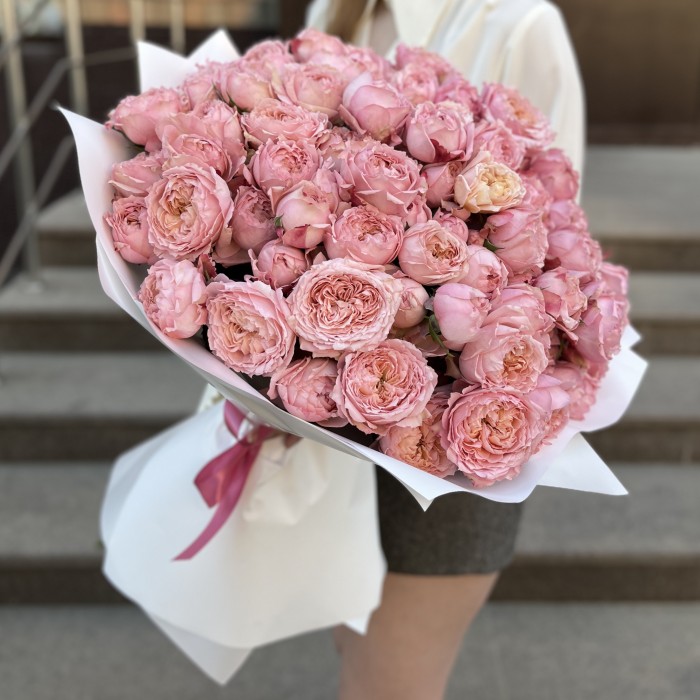 25 кустовых персиковых роз Джульетта 50 см