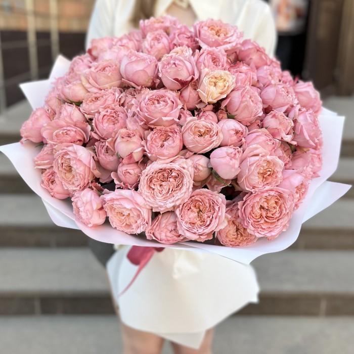 25 кустовых персиковых роз Джульетта 50 см