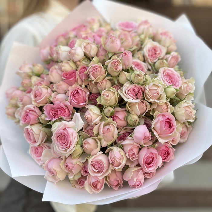 25 розовых кустовых роз Динара 40 см