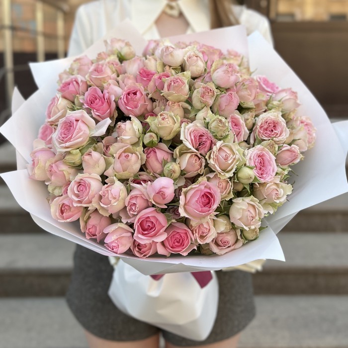 25 розовых кустовых роз Динара 40 см