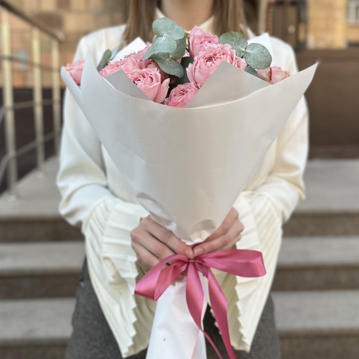 5 пионовидных персиковых роз Джульетта 50 см