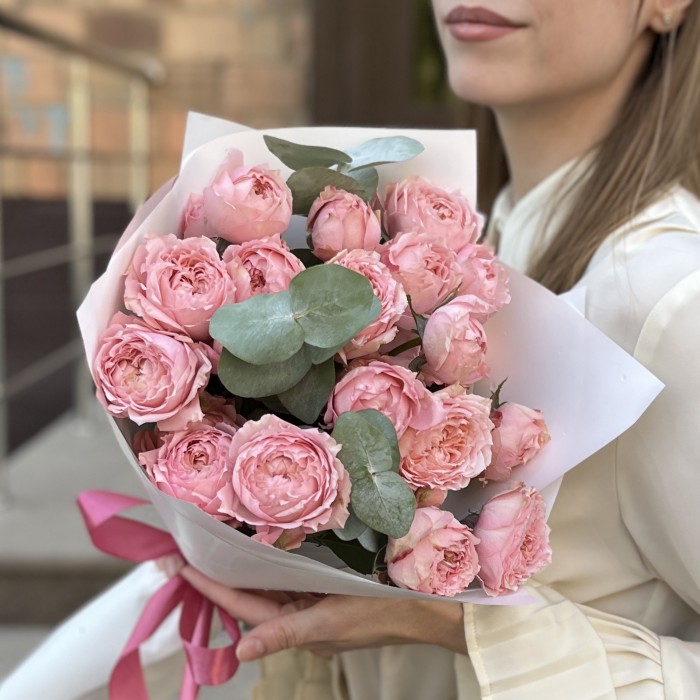 5 пионовидных персиковых роз Джульетта 50 см