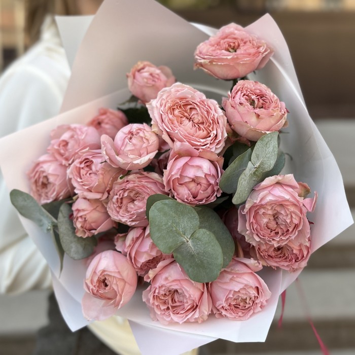 5 пионовидных персиковых роз Джульетта 50 см