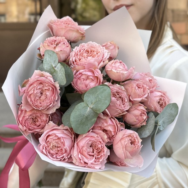 5 пионовидных персиковых роз Джульетта 50 см