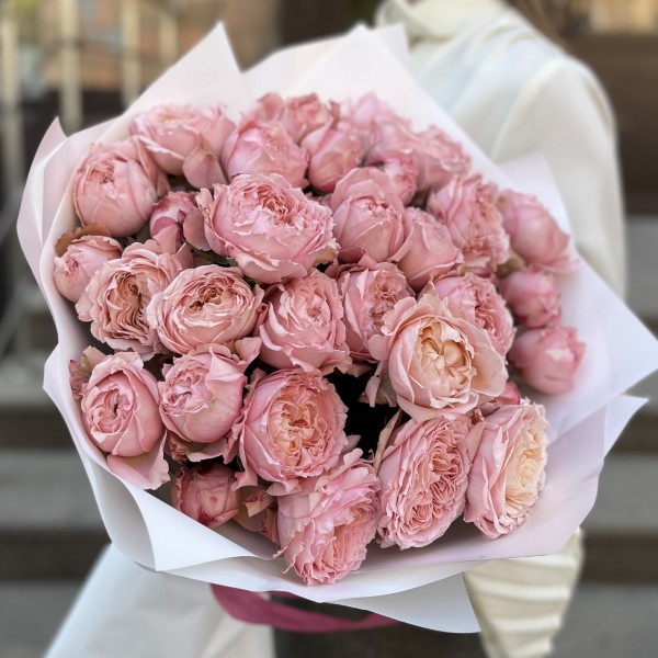 9 пионовидных персиковых роз Джульетта 50 см