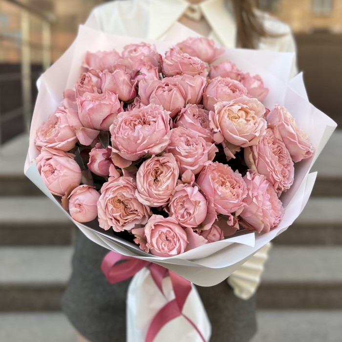 9 пионовидных персиковых роз Джульетта 50 см