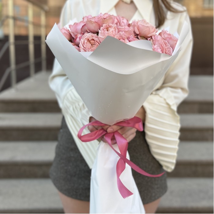 9 пионовидных персиковых роз Джульетта 50 см