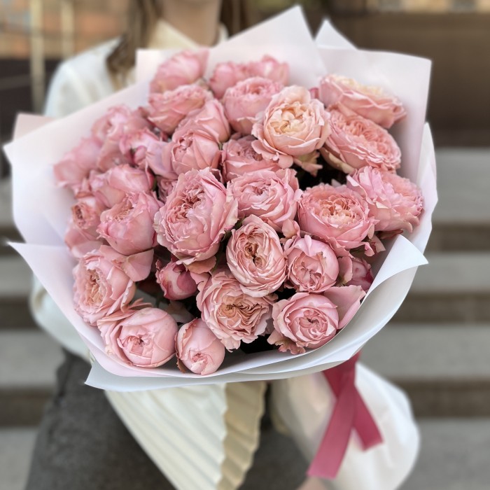 9 пионовидных персиковых роз Джульетта 50 см