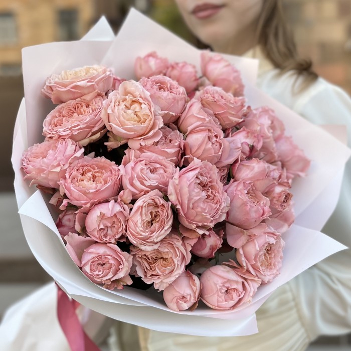 9 пионовидных персиковых роз Джульетта 50 см