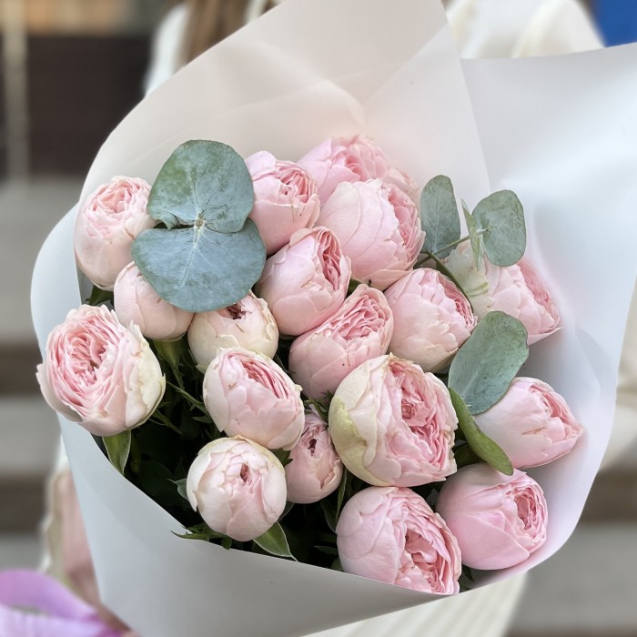 Комплимент из кустовых пионовидных роз Мансфилд Пинк Парк 50 см