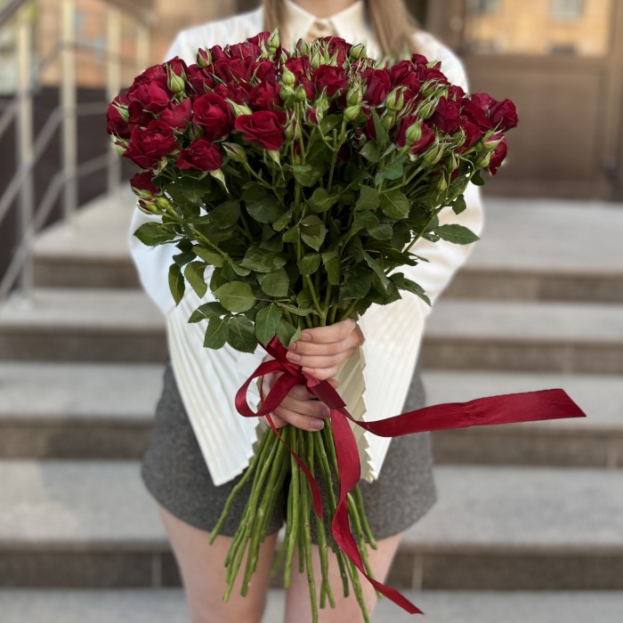 Кустовая красная роза Рубикон 60 см