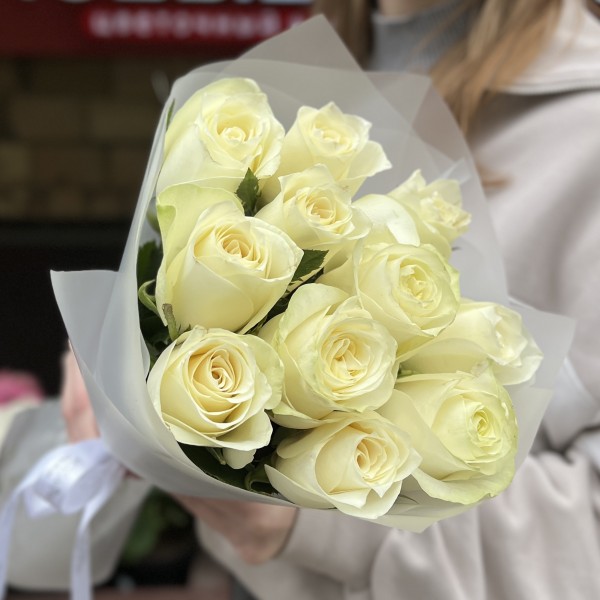 11 белых роз Махе 50 см