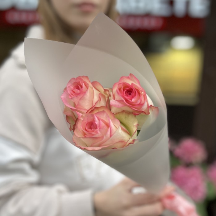 3 нежные розы Джумилия 50 см