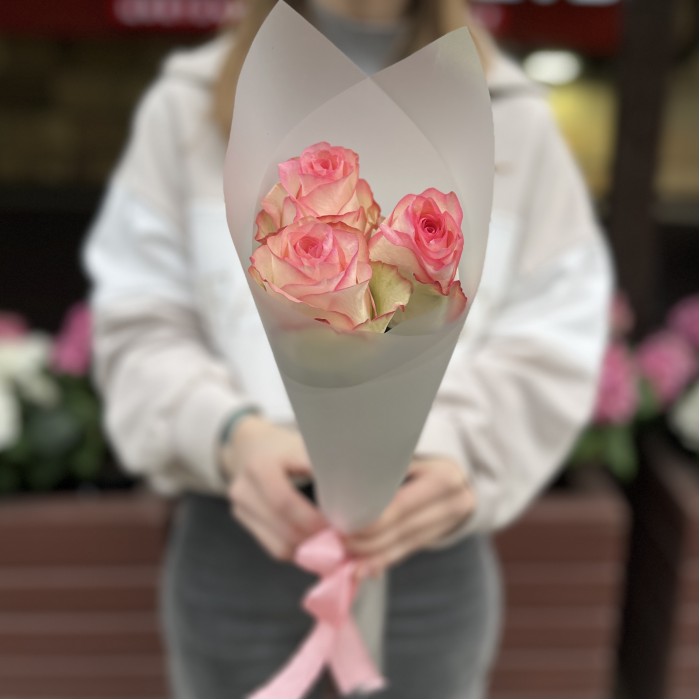 3 нежные розы Джумилия 50 см