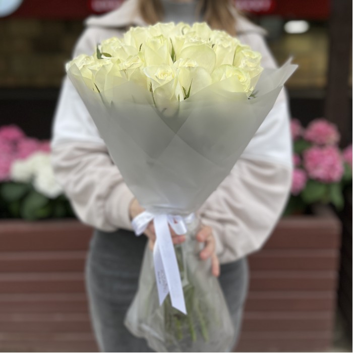 35 белых роз Махе 50 см