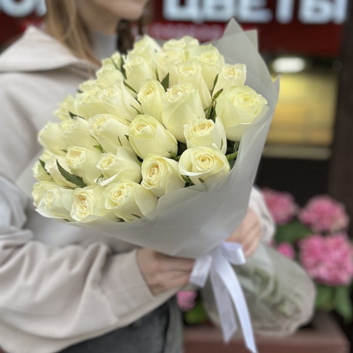 35 белых роз Махе 50 см