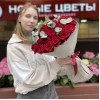 35 красных роз Мадам Ред 50 см с эвкалиптом