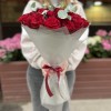 35 красных роз Мадам Ред 50 см с эвкалиптом
