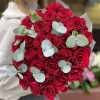 35 красных роз Мадам Ред 50 см с эвкалиптом