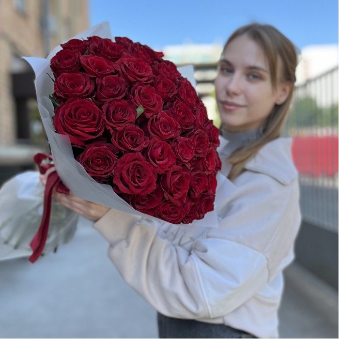 45 красных роз Махе 50 см