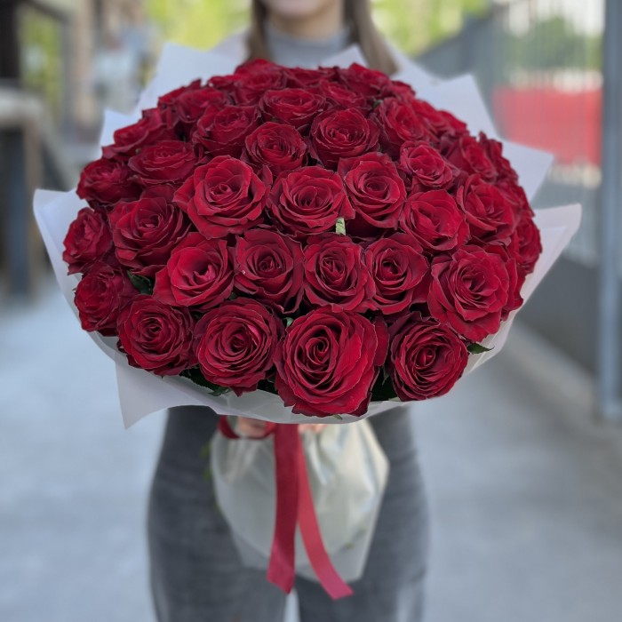 45 красных роз Махе 50 см