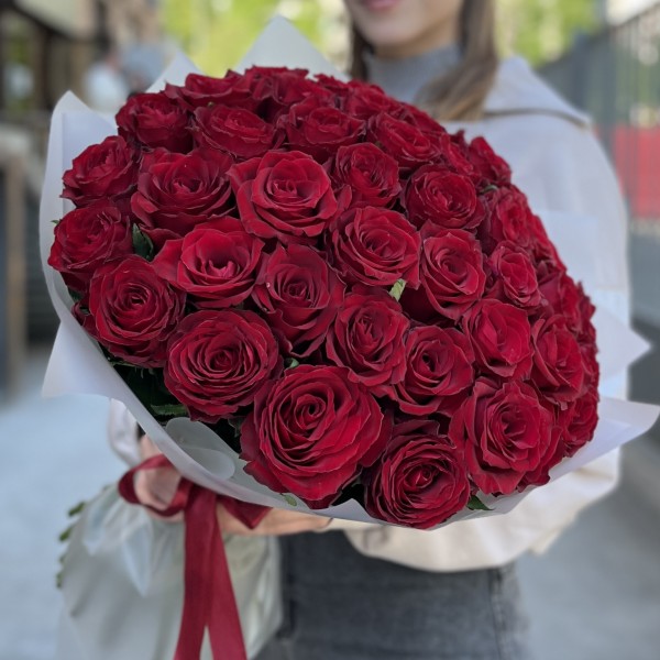 45 красных роз Махе 50 см
