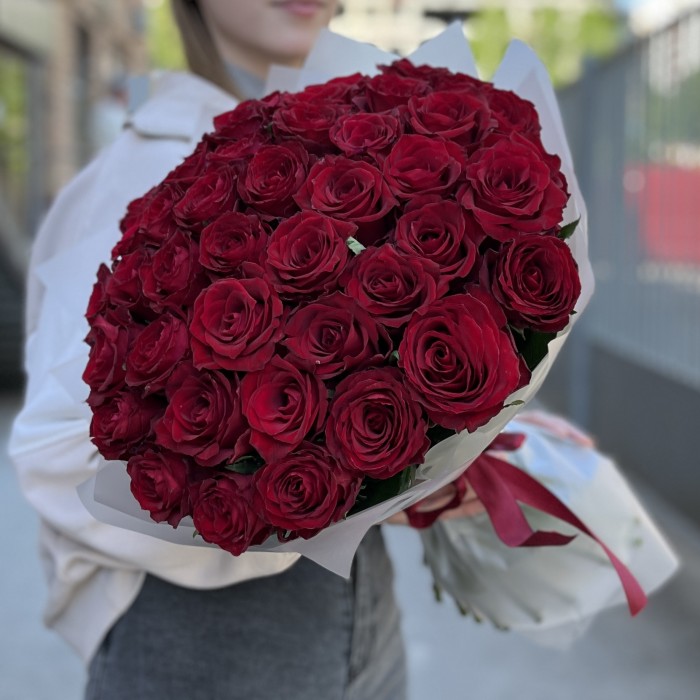 45 красных роз Махе 50 см